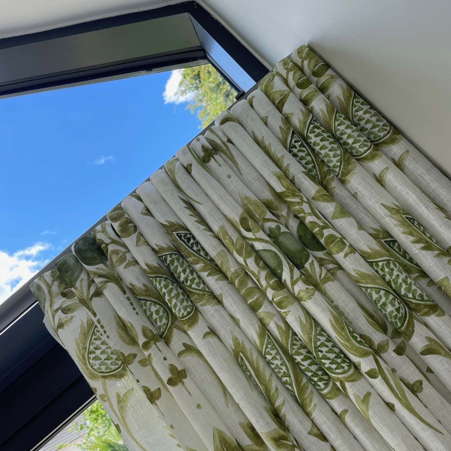 Made to measure curtains with tieback